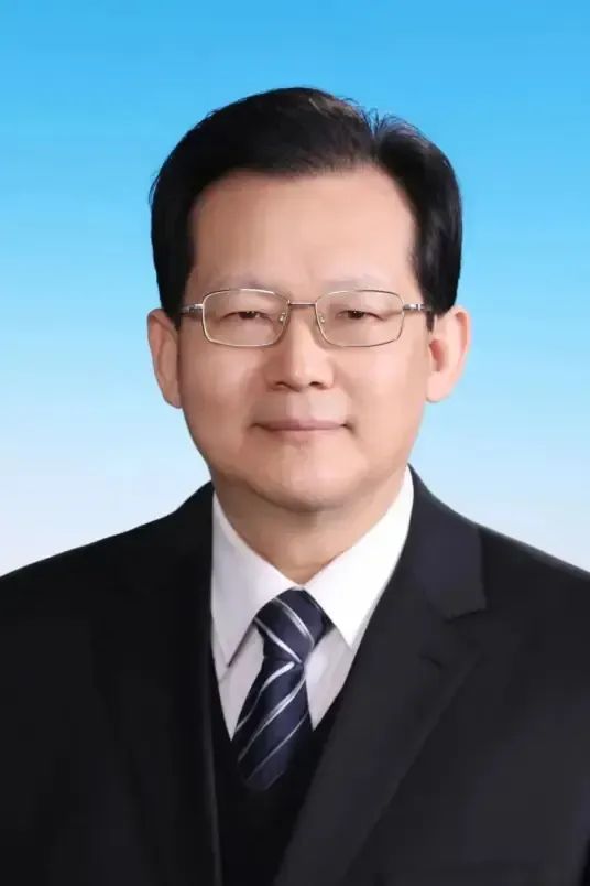 成都理工大学校友，任中国地质调查局党组书记！